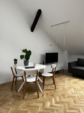 High Standard Room in Jewish District, Apartment Shared with Host